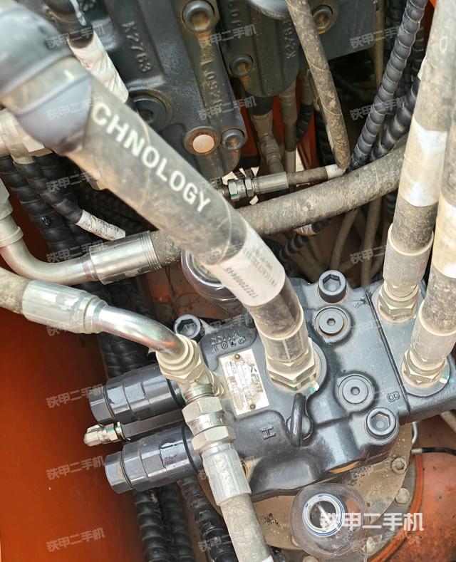 回轉(zhuǎn)馬達(dá)（上車部件）