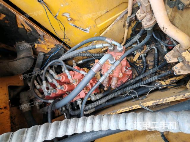 回轉(zhuǎn)馬達和主控閥（整機外觀）