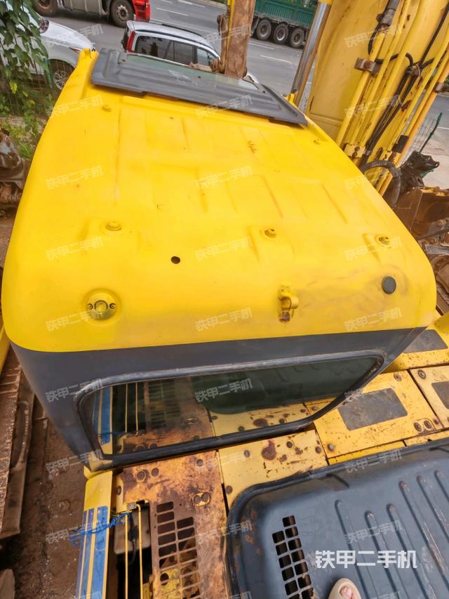 駕駛室頂部（整機外觀）