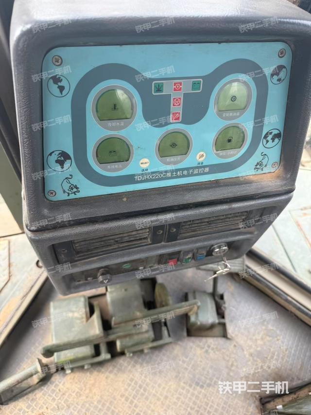 驾驶室操作台（设备外观及核心部件）