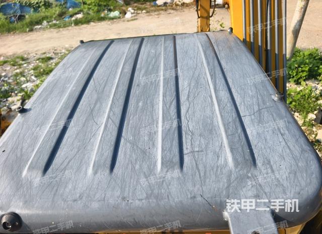 驾驶室顶部（整机外观）