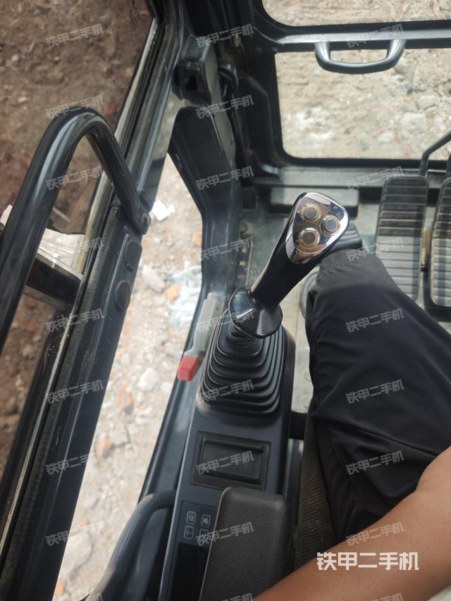 駕駛室整體（整機(jī)外觀）