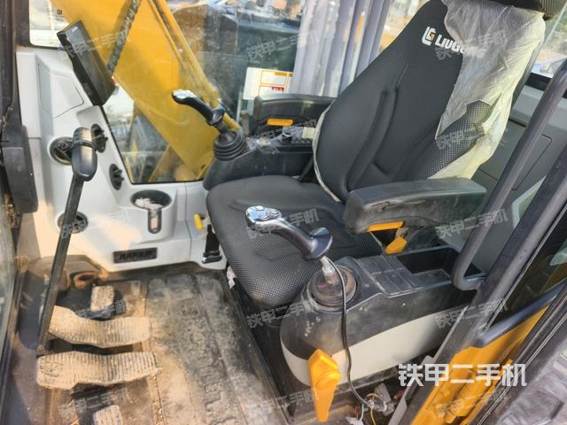 驾驶室整体（整机外观）