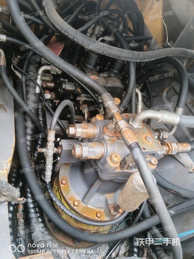 中央回轉(zhuǎn)接頭特寫（上車部件）