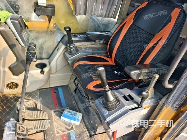 驾驶室整体（整机外观）