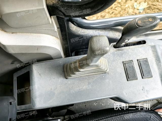 座椅左側(cè)控制臺(tái)/音響/含左手柄（駕駛室部分）