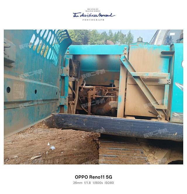 液压泵舱室正面整体（整机外观）