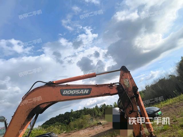 大臂根部?斜（工作和回轉(zhuǎn)裝置）