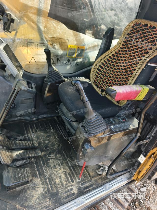 驾驶室整体（整机外观）