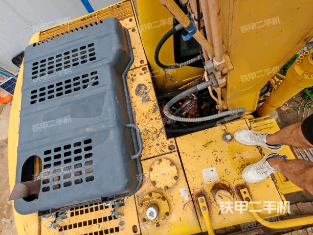 駕駛室頂部（整機外觀）