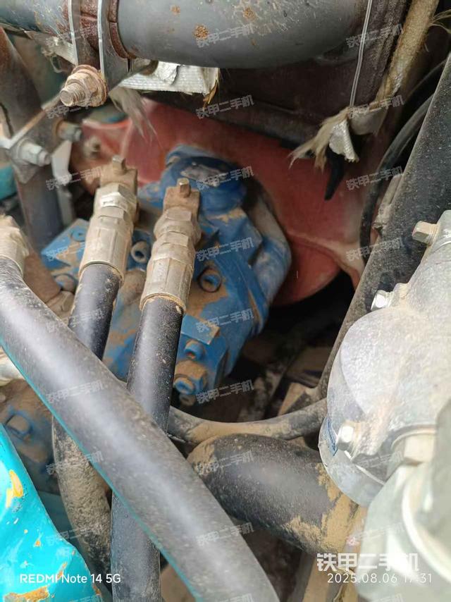 液壓泵艙室正面整體（整機(jī)外觀）