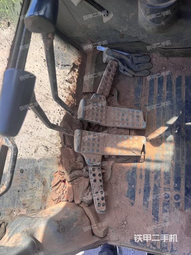 座椅右側(cè)控制臺/鑰匙門/油門/含右手柄（駕駛室部分）