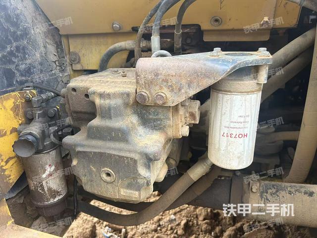 液壓泵艙室正面整體（整機(jī)外觀）