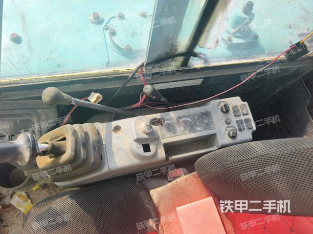 座椅右侧控制台/钥匙门/油门/含右手柄（驾驶室部分）