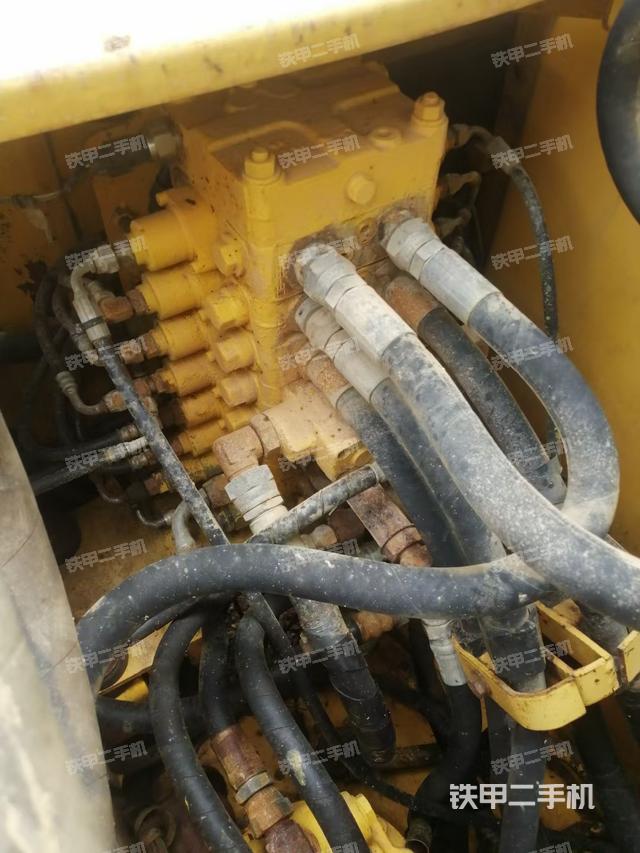 回轉(zhuǎn)馬達和主控閥（整機外觀）