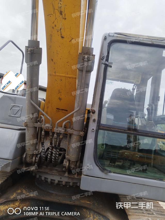 大臂油缸整體?豎拍（工作和回轉(zhuǎn)裝置）