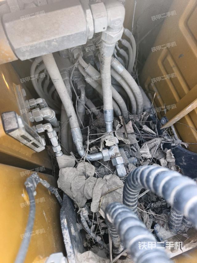 回转马达和主控阀（整机外观）