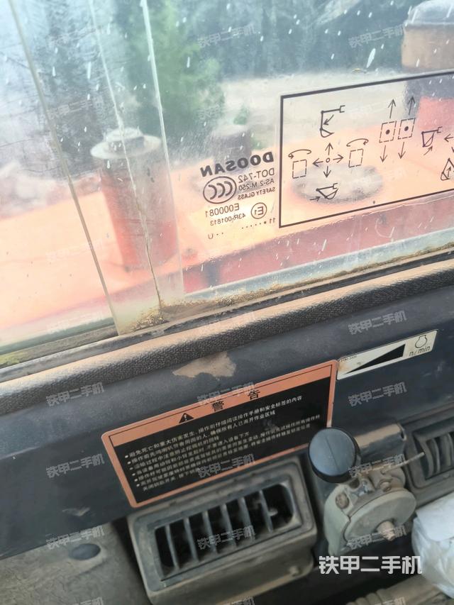 座椅右側(cè)控制臺/鑰匙門/油門/含右手柄（駕駛室部分）