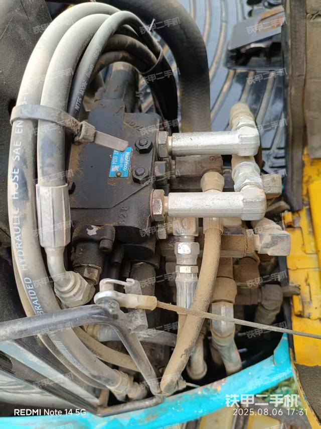 回轉(zhuǎn)馬達(dá)和主控閥（整機(jī)外觀）