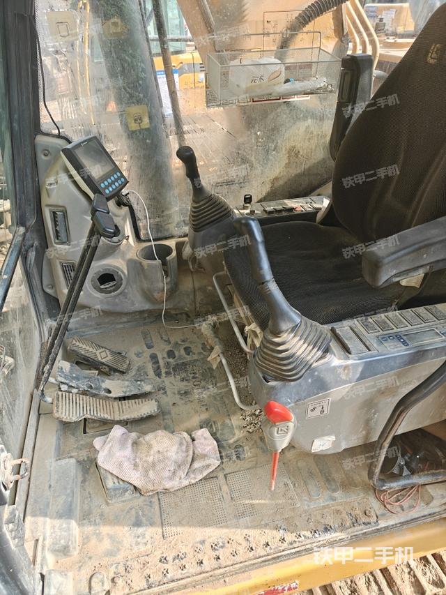 座椅左側(cè)控制臺(tái)/音響/含左手柄（駕駛室部分）