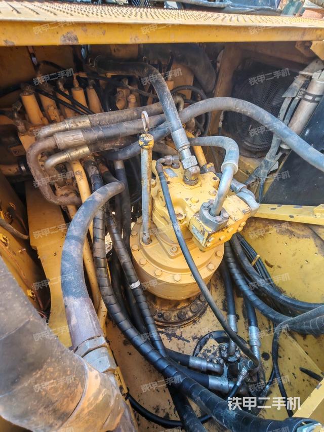 回转马达和主控阀（整机外观）