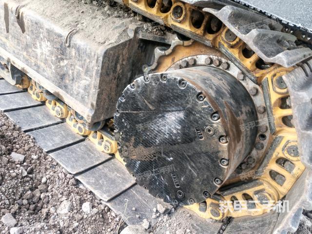 右驅(qū)動輪（行走機(jī)構(gòu)）