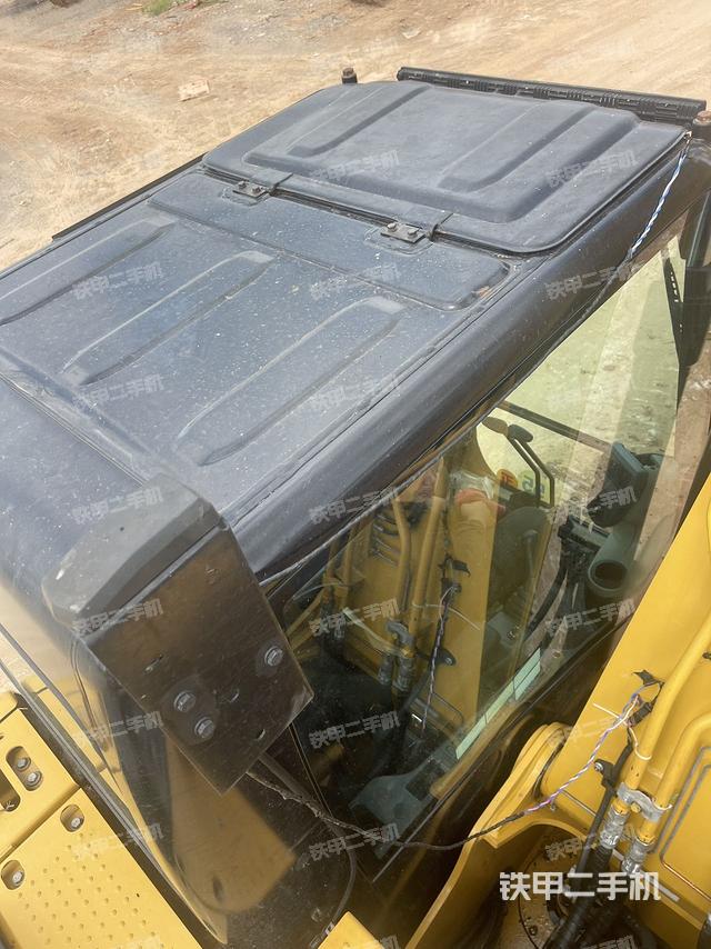 駕駛室頂部（整機外觀）