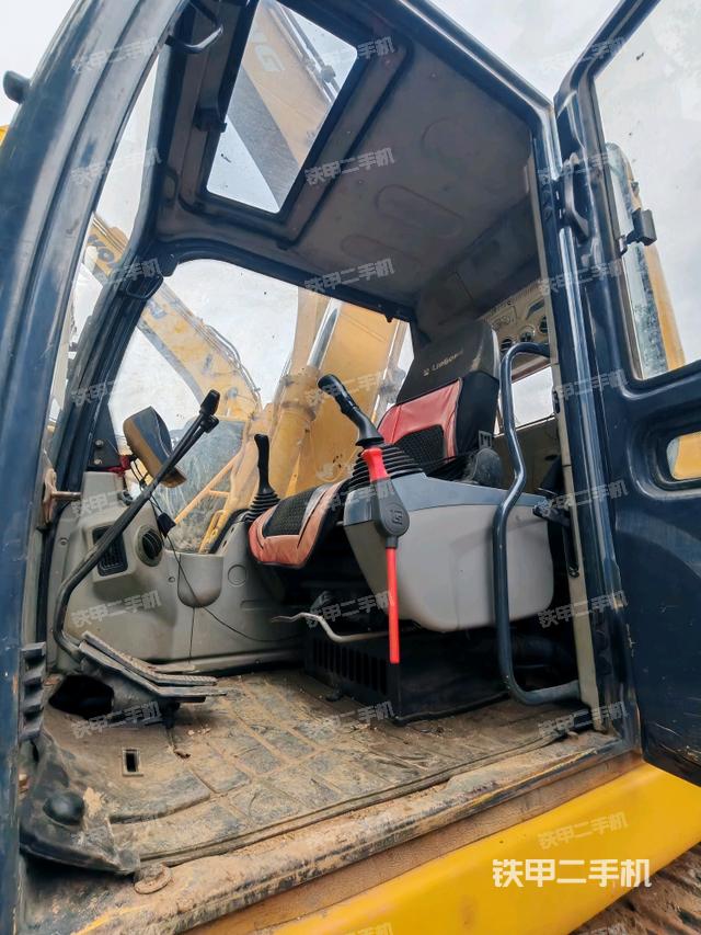 駕駛室整體（整機外觀）