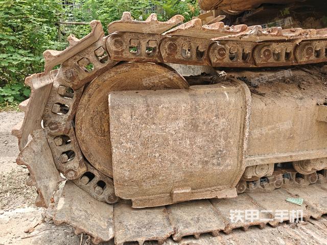 左驅(qū)動輪（行走機構(gòu)）