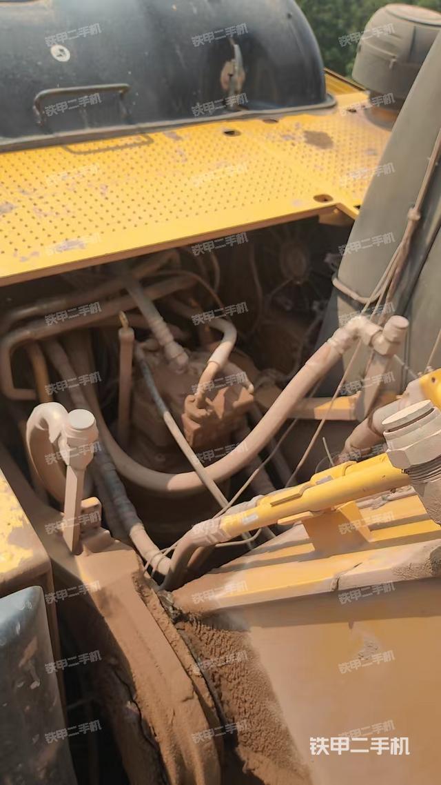 回转马达和主控阀（整机外观）