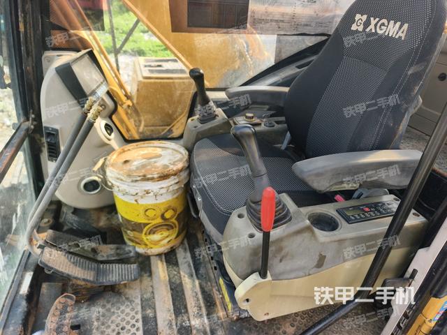驾驶室整体（整机外观）