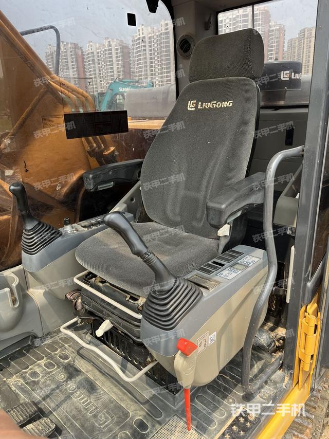 驾驶室整体（整机外观）