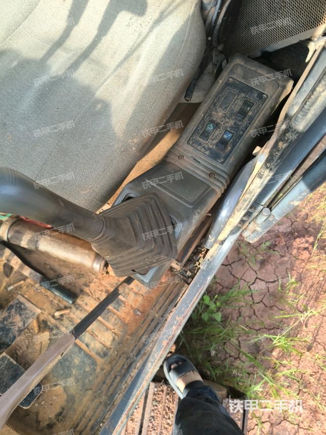 座椅左側(cè)控制臺(tái)/音響/含左手柄（駕駛室部分）