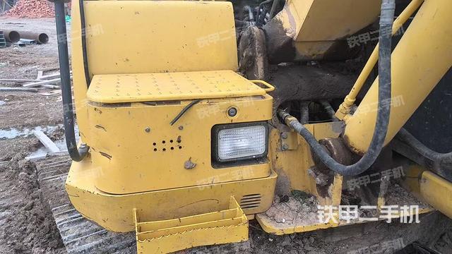 驾驶室顶部（整机外观）