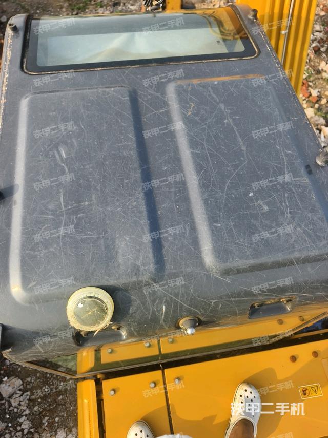 驾驶室顶部（整机外观）