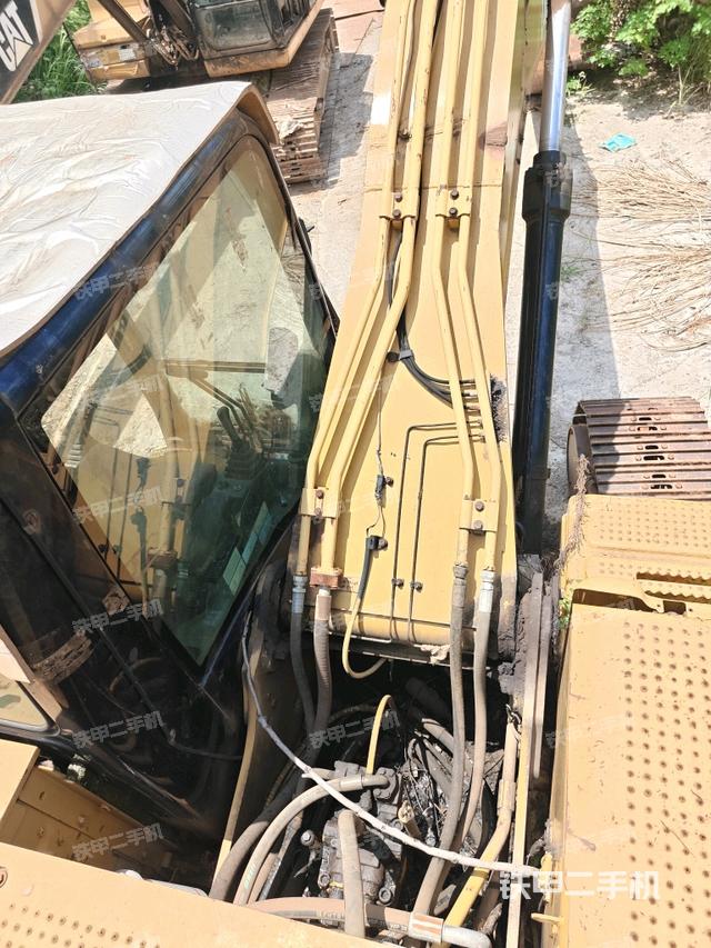 大臂油缸整體?豎拍（工作和回轉(zhuǎn)裝置）