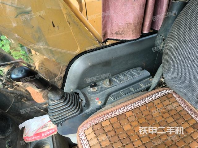 驾驶室左前45度（驾驶室部分）