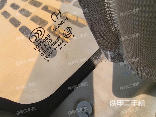 后窗玻璃角標（駕駛室部分）