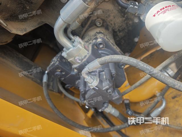 液壓泵艙室正面整體（整機(jī)外觀）