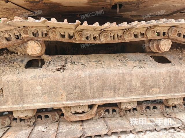 右驅(qū)動輪（行走機構(gòu)）