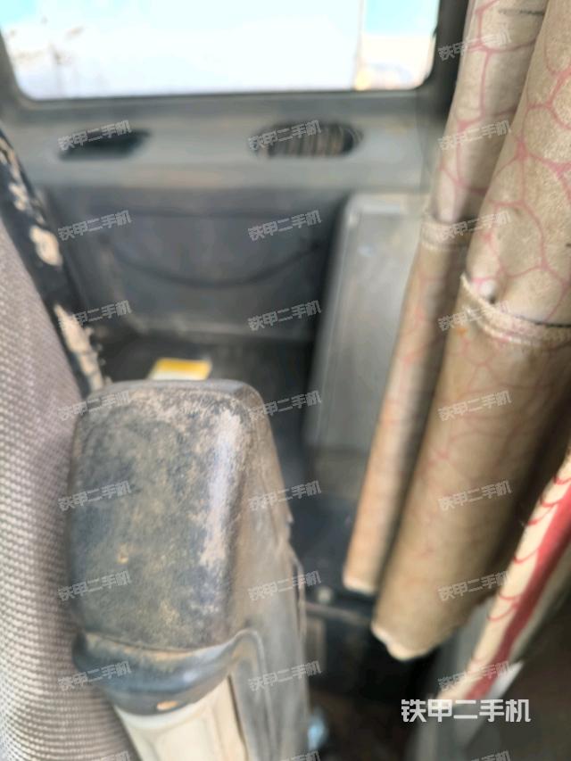 座椅右侧控制台/钥匙门/油门/含右手柄（驾驶室部分）