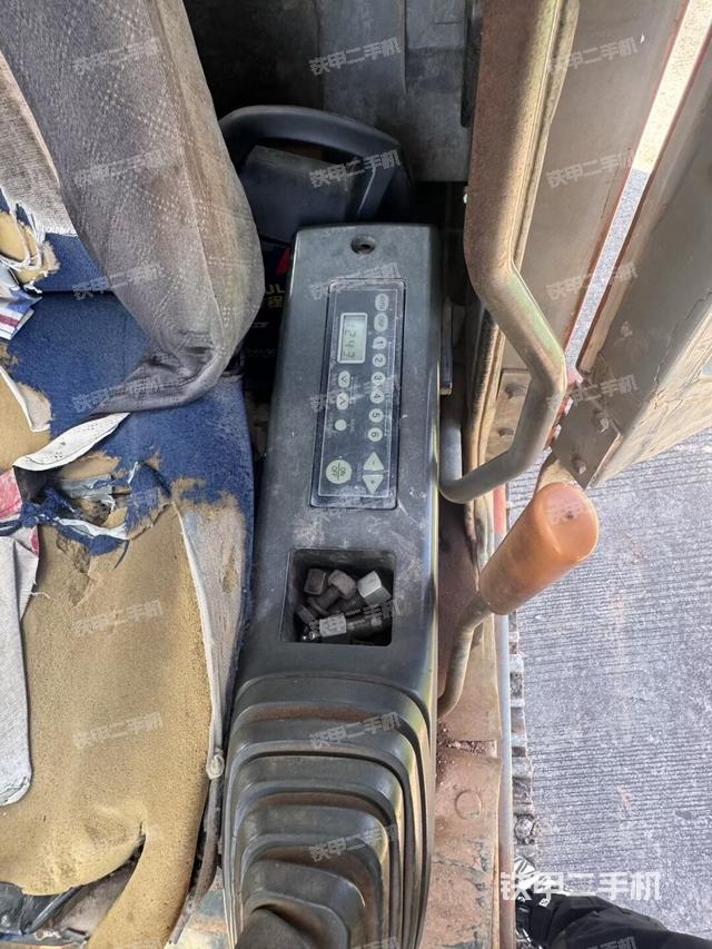 座椅左側(cè)控制臺/音響/含左手柄（駕駛室部分）