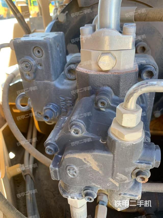 液壓泵艙室正面整體（整機(jī)外觀）