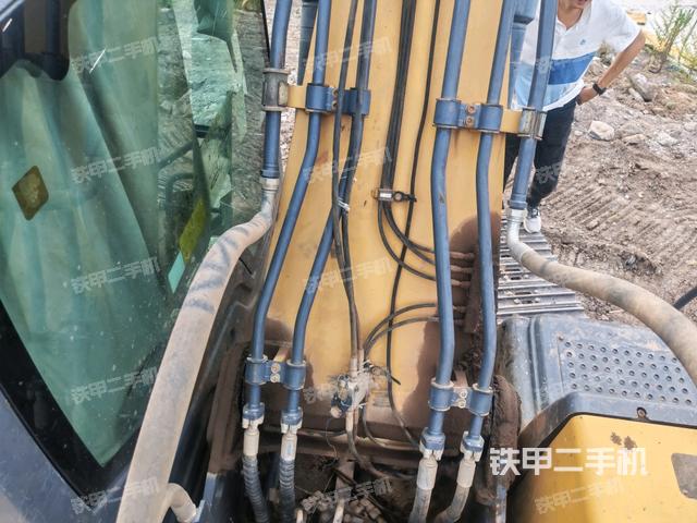 轉(zhuǎn)盤和下車架正前（工作和回轉(zhuǎn)裝置）