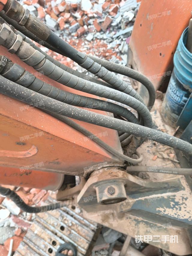 大臂根部?斜（工作和回轉(zhuǎn)裝置）