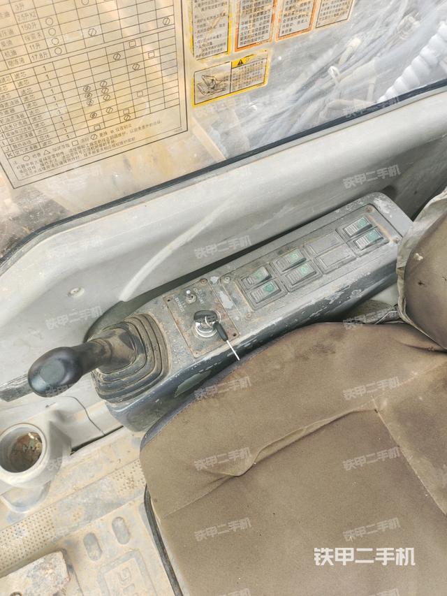 座椅右侧控制台/钥匙门/油门/含右手柄（驾驶室部分）