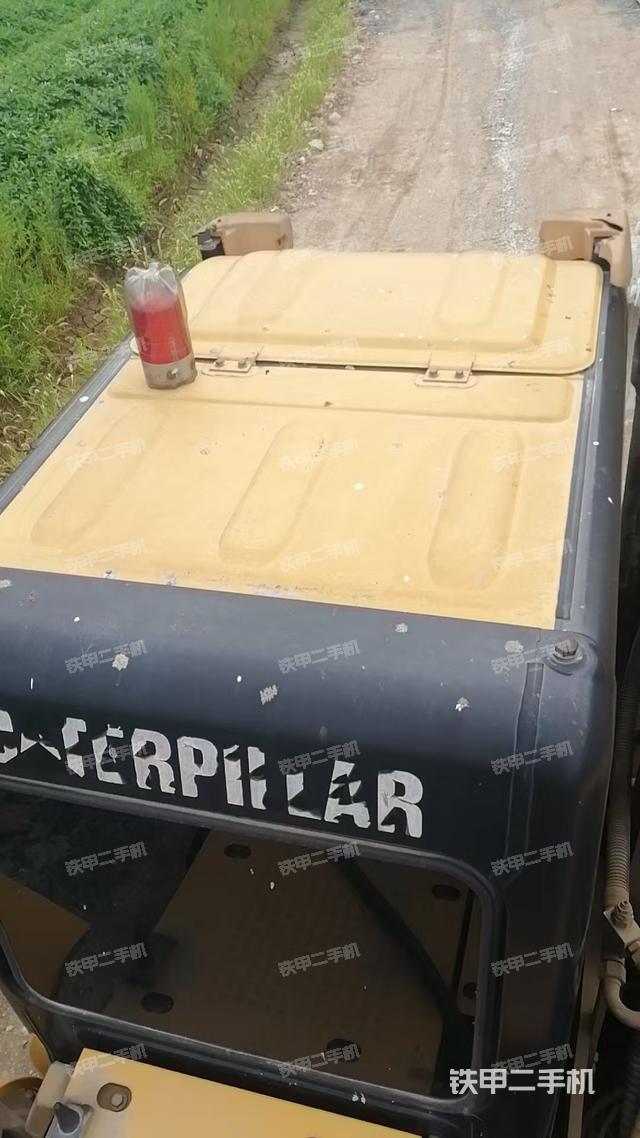 驾驶室顶部（整机外观）