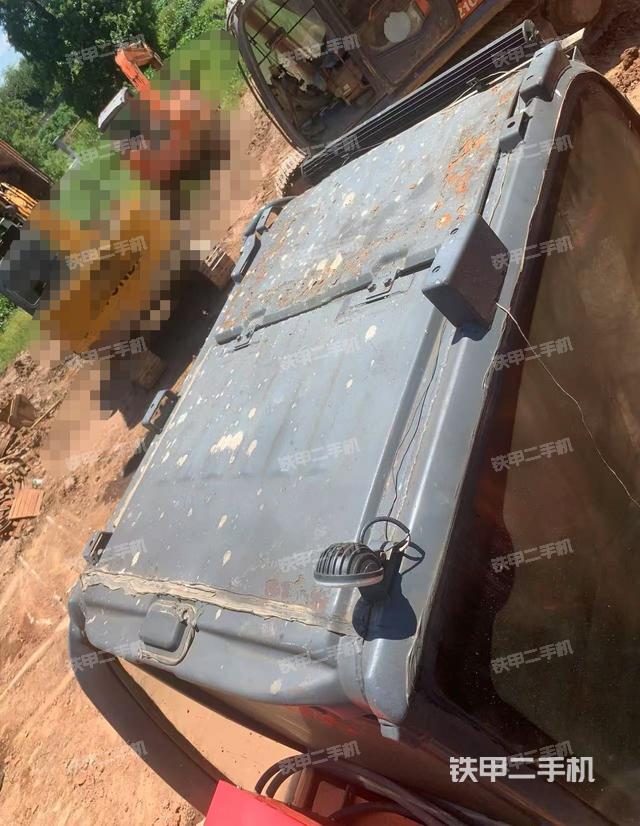 駕駛室頂部（整機外觀）