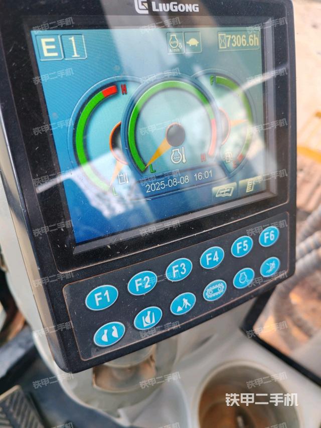 驾驶室顶部（整机外观）