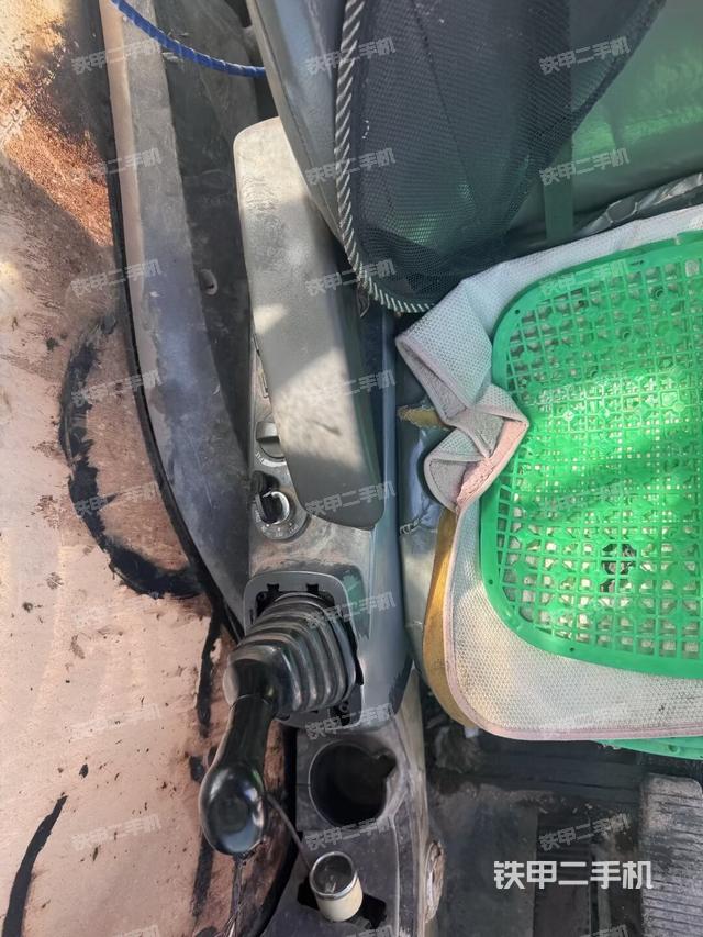 座椅左侧控制台/音响/含左手柄（驾驶室部分）